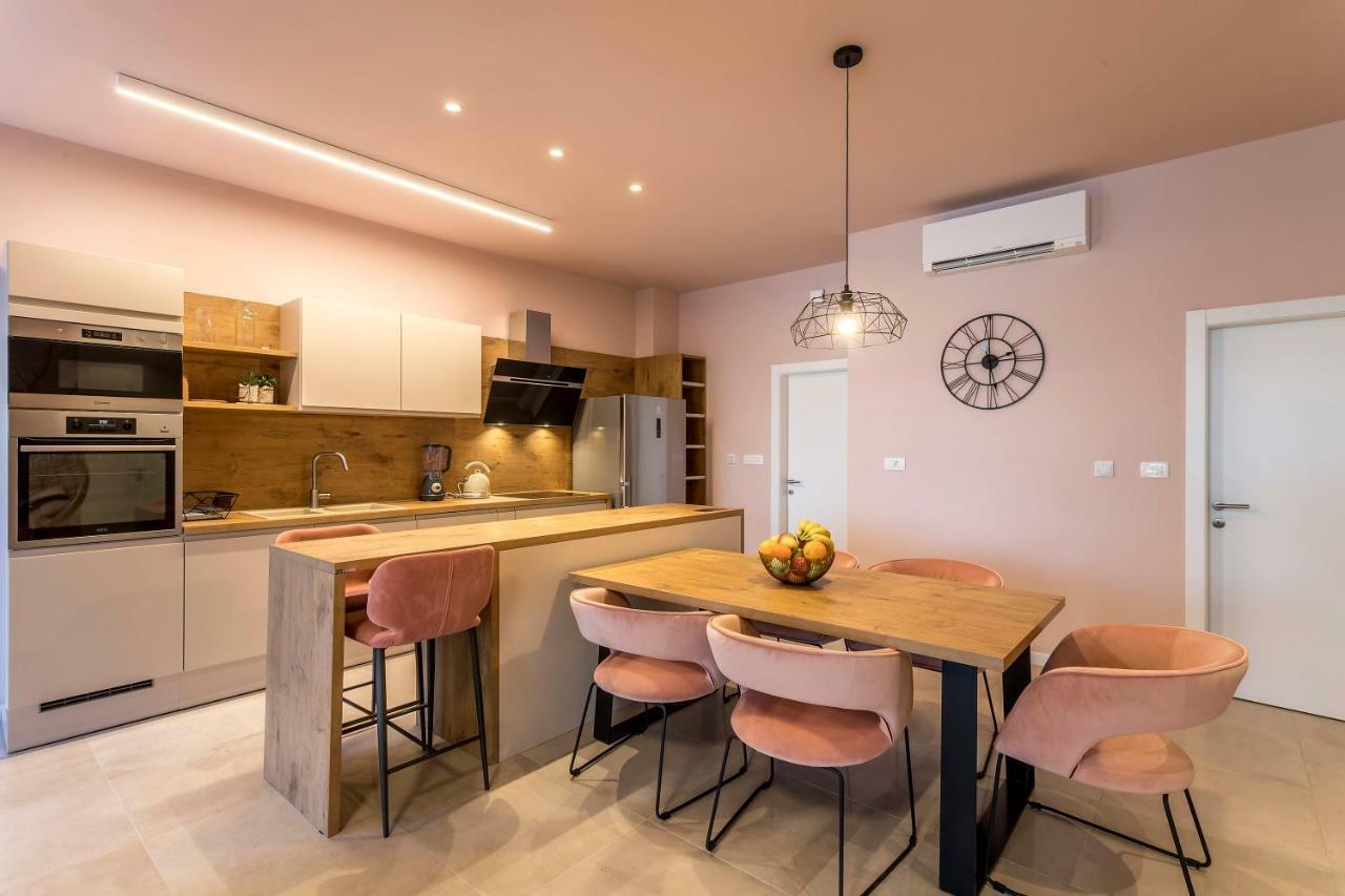Luxury Apartment With Hot Tub Omis Exterior photo